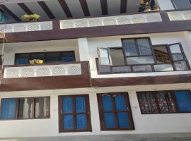 OYO Home Tirthan Crest Hostel & Homestay in Jibbi, hotel en Banjār