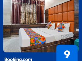 FabHotel Brij Residency، فندق في Naiāpura