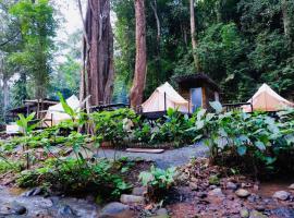 The camp Maekampong, luxury tent in Ban Pok Nai