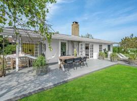 Bright And Cozy Summer Cottage On A Secluded Plot, cottage di Kerteminde