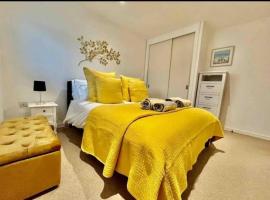 Gorgeous apartment with free parking & breakfast near city centre & midday checkout, hotel in zona Ashton Gate Stadium, Bristol
