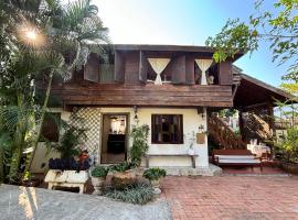 Sun&Moon ซันแอนด์มูน 2BR home stay, hotel econômico em Ban Pa Muang