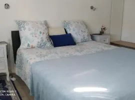 CHAMBRES tout Confort,GARE TGV ,WIFI, Clim, parking, avec pt dejeuner compris