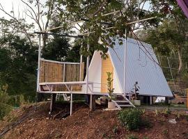 Tid Khao Glamping & Bar, campsite in Tha Kradan