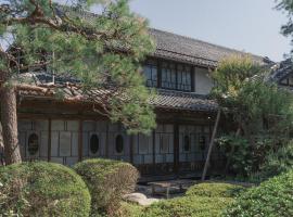 古民家宿るうふ 祝之家, villa i Higashi-hanawa