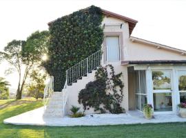 Agriturismo Colle Salomonio, hotel con estacionamiento en Nepi