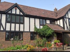The GateHouse at Stansted, Bed & Breakfast in Great Hallingbury