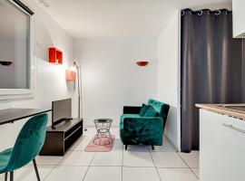 Budget Studio with parking, hotel en Cergy