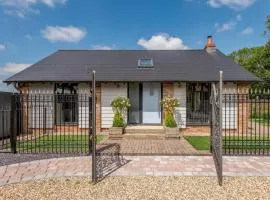 Romantic cottage for 2 with hot tub