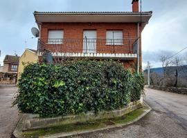 Casa en Pinilla de Buitrago, cheap hotel in Gargantilla del Lozoya