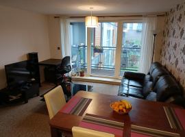 Stylish 2BD near Gatwick Airport in Crawley, apartman u gradu Kroli