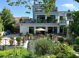 1000m2 villa with indoor pool, hotel a Bruxelles
