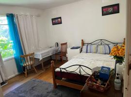 Gorgeous Master Bedroom with Own Bath, homestay in Frankston