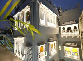 3 Raahi, hotel cerca de Palacio de Udaipur, Udaipur