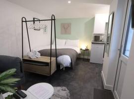 The Snug- Studio in Portishead with Parking, hotell i Portishead