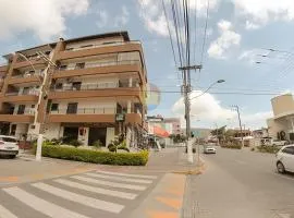 Apartamento sobre a avenida principal com vista mar