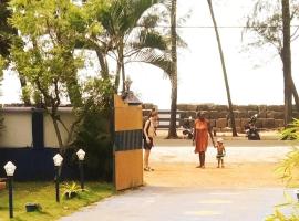 mare blu, hotel em Pallipuram