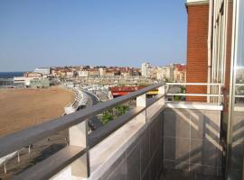 Sunshine beach Gijón، فندق في خيخون