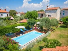 Villa Rossa with jacuzzi and pool in Porec