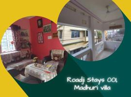 Roadji Stays 001, Madhuri Villa, розміщення в сім’ї у місті Агартала
