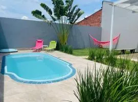 Casa com Piscina e ótimo custo benefício!!