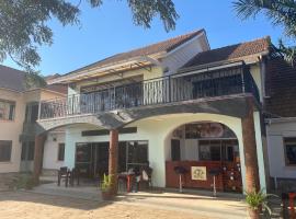7 Days Hotel, hotel en Entebbe