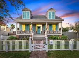 Coastal Cottage with Pool - Restoring Galveston