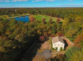 Cape Escape - Golf Willowbend & Walk to The Bay!, villa i Mashpee