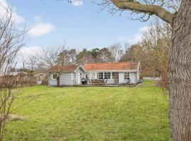 Cozy Home In Hundested With Kitchen, chata v destinácii Hundested