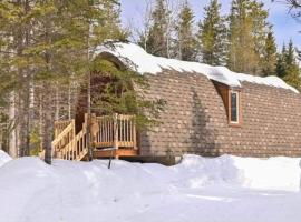 Saint-Alexis-des-Monts में, होटल Chalet Éloise à louer avec spa Mauricie