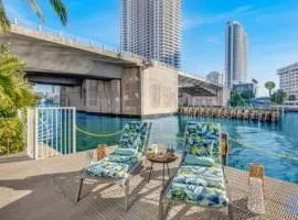 Apartment w Balcony Gym Near Beach