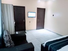 GOLDEN SUITES AND RESTAURANTS, hotel with parking in Lagos