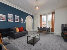 Large 4 bedroom flat, 5 mins to St James', parking, apartamento em Elswick