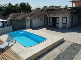 Casa de praia com piscina para 08 pessoas