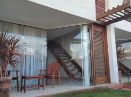 Flat 2 - Temporada em Enseada dos Corais 2 Suítes, hotell sihtkohas Cabo de Santo Agostinho