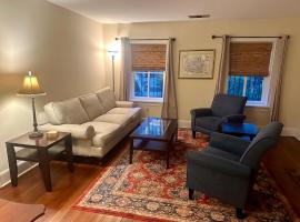 Fully furnished garden apartment, leilighet i Savannah