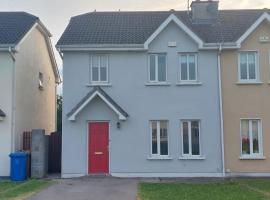 3 bed semi-detached house in a quite estate, holiday home in Bruff