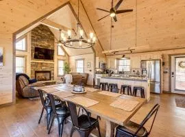 Cabin with Hot Tub and Sauna 5 Mi to Dtwn Blue Ridge!