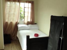 1 Cuarto independiente individual: Ambato'da bir otel