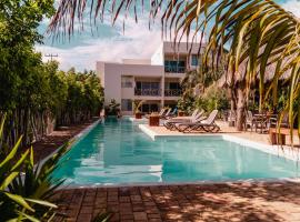 Luxury unit by the Pool, Fiber Optic, 70m to Ocean, διαμέρισμα σε Progreso