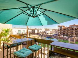 Waterfront Long Beach Condo with Pool Access!, ξενοδοχείο με σπα σε Λονγκ Μπιτς