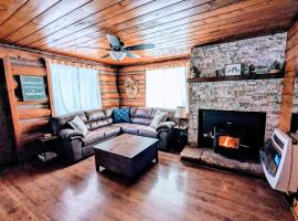 Cozy Cub Log Cabin - Year Round Tranquil Beauty – hotel w mieście Pinetop-Lakeside