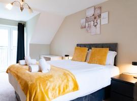 Entire 4 Bed Cosy Luxury Spacious house: Huntingdon şehrinde bir tatil evi