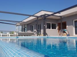 Villa Arres, hotel in Kastel Stari