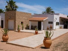 Casa Rural Can Blaiet, family hotel in La Mola