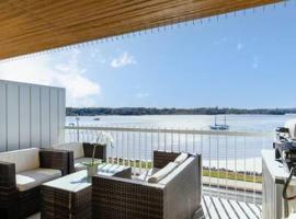 Magnificent 1-Bed with BBQ and Views, hotel com estacionamento em Batemans Bay