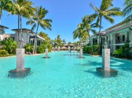 The Posh Penthouse With Stunning Rooftop Oasis Free Wi-Fi and Parking,, apartment in Port Douglas