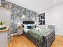 Modern One Bed Apartment - Sleeps 3 - Near Heathrow, Windsor Castle, Thorpe Park - Staines London TW18, viešbutis mieste Staines upon Thames