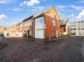 Vacation home 450 m from the beach, hotel di Katwijk aan Zee