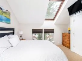 South facing condo close to ski access, groceries, shops and restaurants